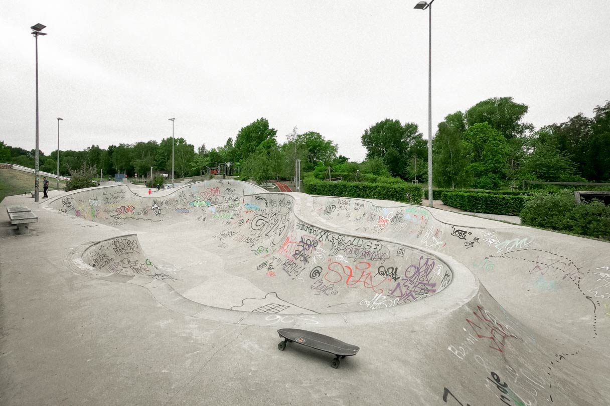 Bowl Inselpark — Youth Lagoon Surfskate and Skateboard Spot Hamburg
