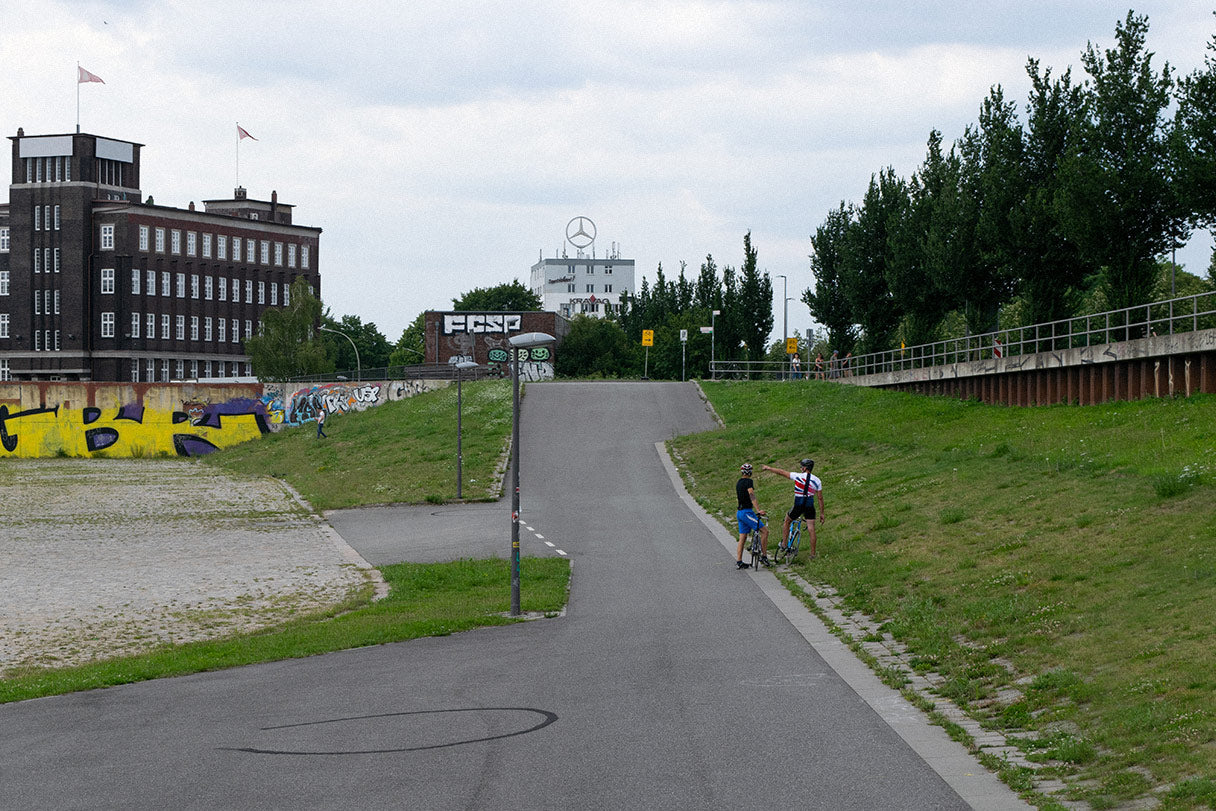 Radweg Elbbrücken — Youth Lagoon Surfskate and Skateboard Spot Hamburg