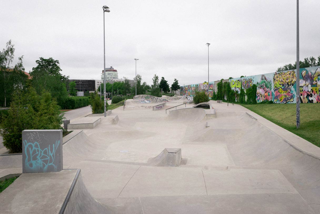 Skatepark Inselpark — Youth Lagoon Surfskate and Skateboard Spot Hamburg