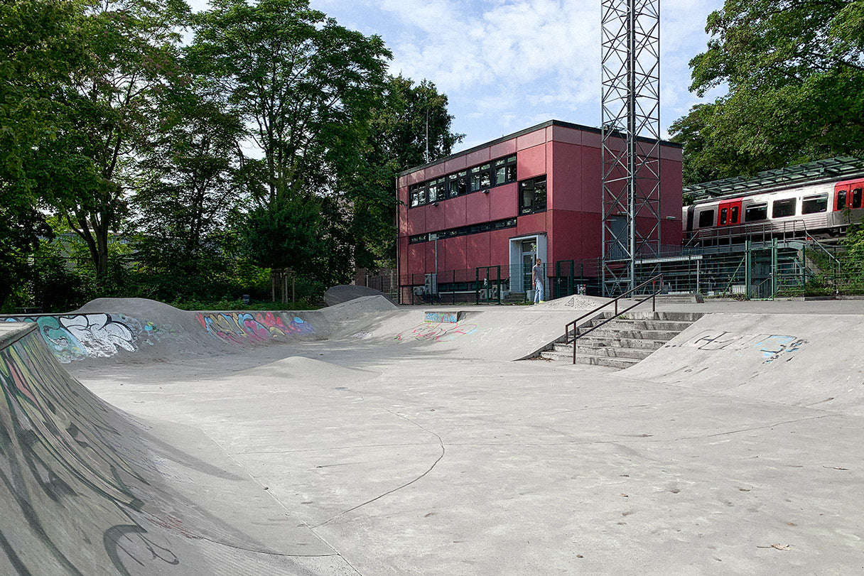 Skatepark Kellinghusenstraße — Youth Lagoon Surfskate and Skateboard Spot Hamburg