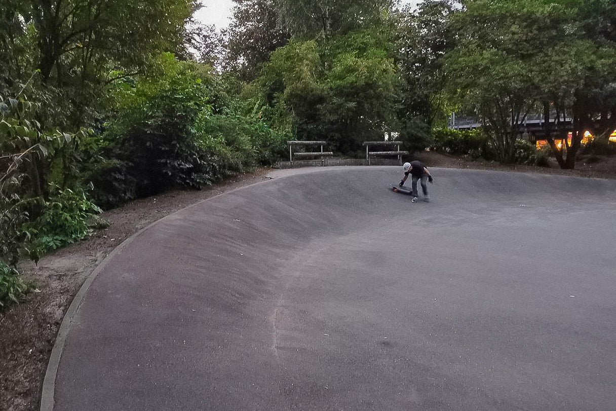 Skatepark Mundsburg — Youth Lagoon Surfskate and Skateboard Spot Hamburg