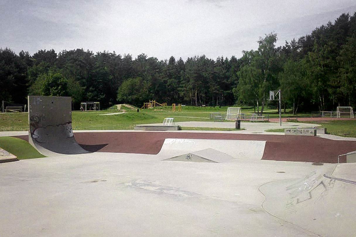 Skatepark Rissen — Youth Lagoon Surfskate and Skateboard Spot Hamburg